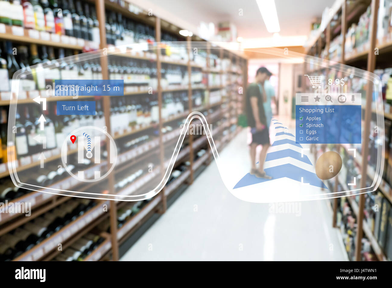 Augmented Reality marketing e smart concetto di vendita al dettaglio. Il cliente utilizzando AR occhiali applicazione di navigazione per comprare Carrello voci di elenco e trovare la vendita specia Foto Stock