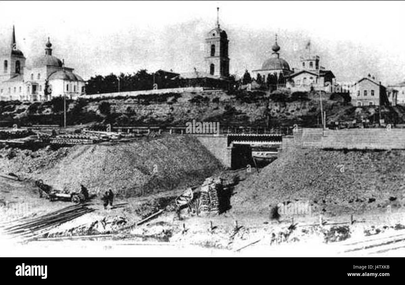 Questa fotografia del 1903 mostra la Chiesa della Trinità e la Chiesa dell'assunzione a Tsaritsyn (ora Volgograd), Russia, mettendo in evidenza lo stile architettonico delle chiese ortodosse russe dell'inizio del XX secolo. Foto Stock