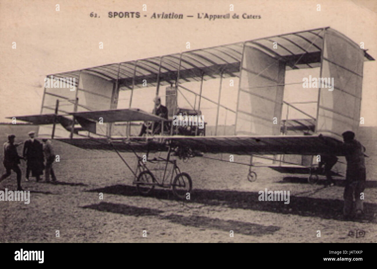 "Voisin de Caters" si riferisce a una storica collaborazione aeronautica tra l'aviatore francese Charles Voisin e il finanziere belga Maurice de Caters, che lavorarono insieme nell'aviazione all'inizio del XX secolo, in particolare nello sviluppo di progetti di aerei. Foto Stock