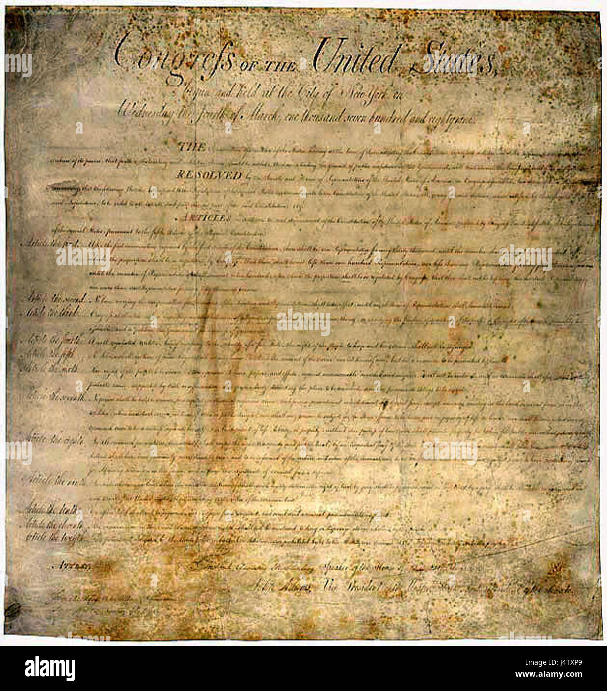 La carta dei diritti degli Stati Uniti d'America, adottata nel 1791, comprende i primi dieci emendamenti alla Costituzione degli Stati Uniti d'America. Questi emendamenti garantiscono libertà essenziali come la parola, la religione e il giusto processo e fungono da fondamento per le libertà civili e i diritti individuali degli Stati Uniti. Foto Stock La carta dei diritti degli Stati Uniti d'America, adottata nel 1791, comprende i primi dieci emendamenti alla Costituzione degli Stati Uniti d'America. Questi emendamenti garantiscono libertà essenziali come la parola, la religione e il giusto processo e fungono da fondamento per le libertà civili e i diritti individuali degli Stati Uniti. Foto Stock
