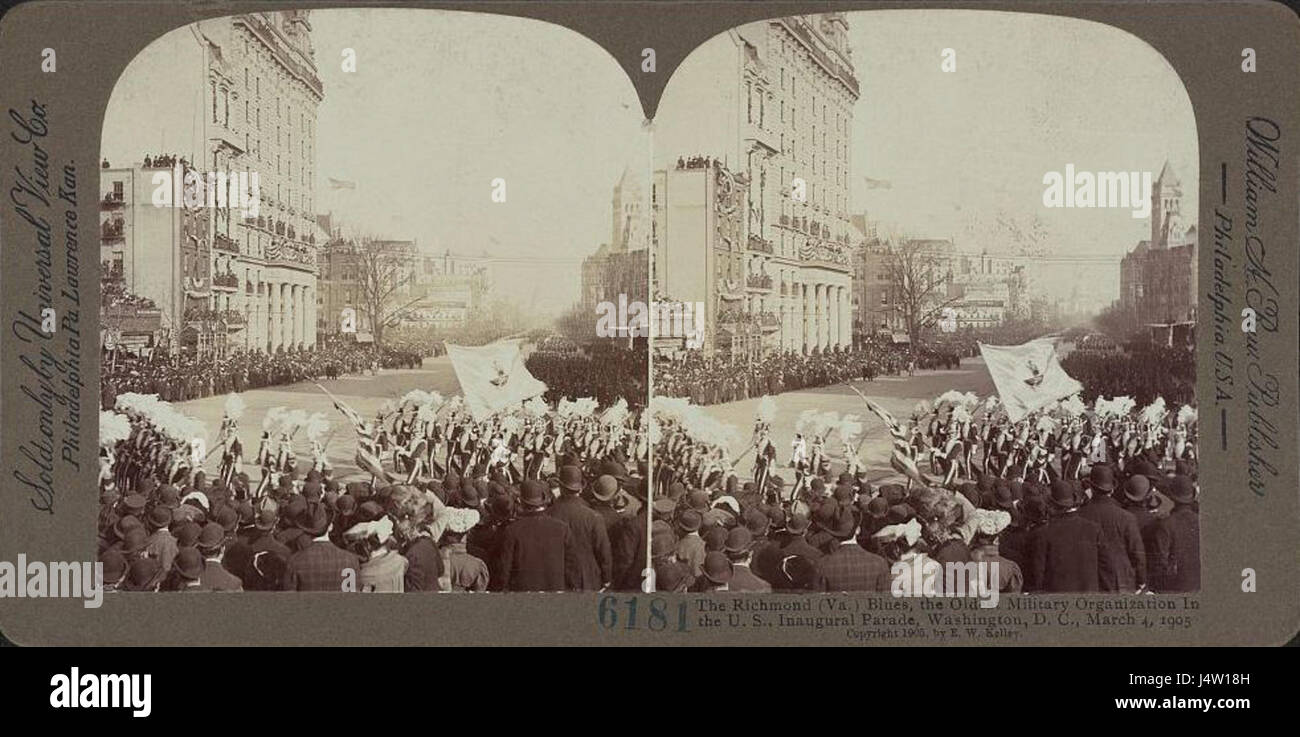 La parata inaugurale di Wrau 1905 commemora un evento importante all'inizio del XX secolo, mostrando una processione di significato culturale e civico. Segna l'inizio di una celebrazione pubblica o civica chiave nel 1905. Foto Stock