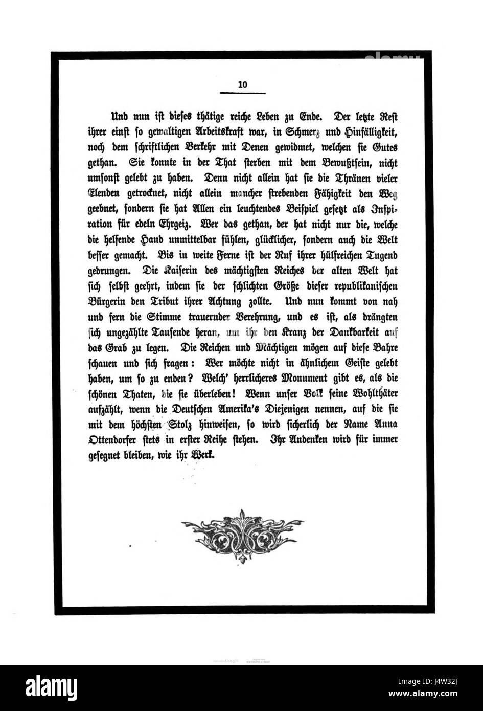 Questa immagine commemorativa commemora Anna Ottendorfer, probabilmente una figura storica, con una dedizione alla sua vita o ai suoi contributi. Il pezzo riflette il ricordo culturale e onora la sua eredità all'interno di una particolare comunità o società. Foto Stock