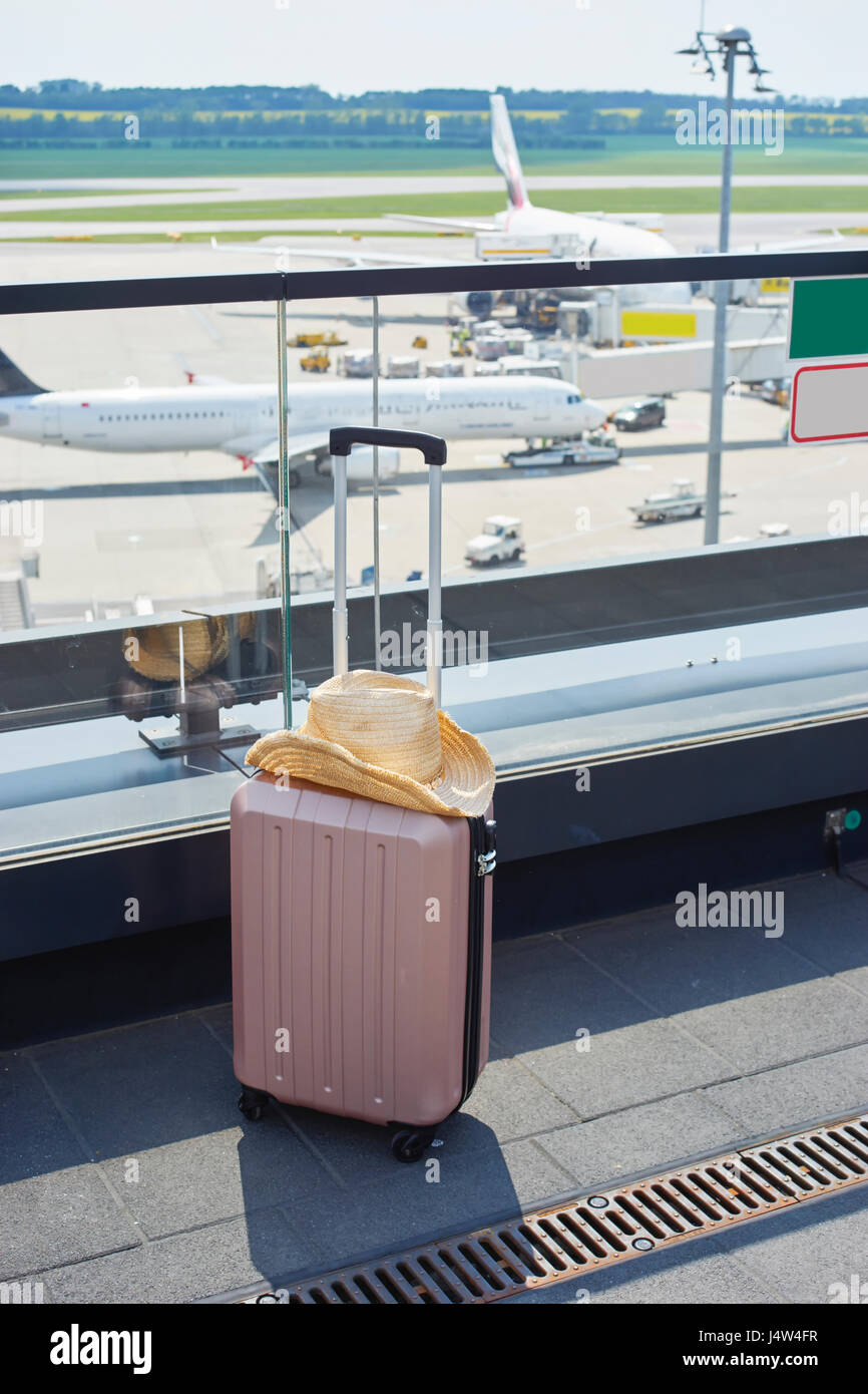 Valigia in aeroporto Foto Stock