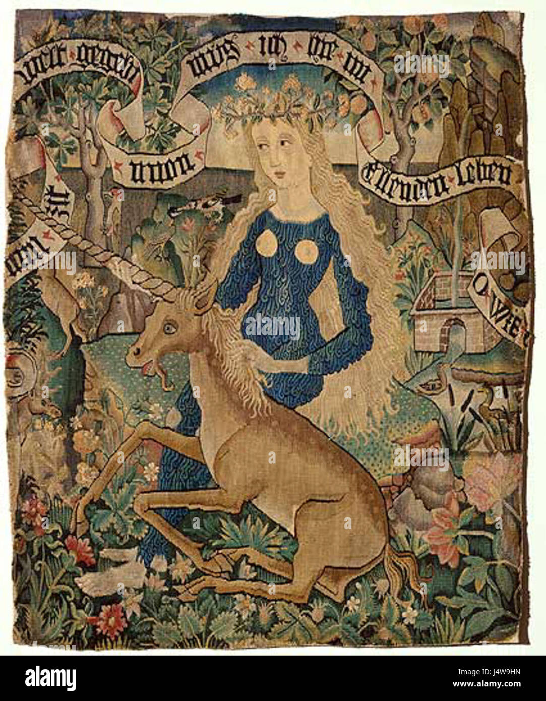 'Wildweibchen mit Einhorn' è un'opera d'arte medievale tedesca che raffigura una donna con un unicorno, che rappresenta temi simbolici e mitici spesso associati ad arazzi medievali e arte allegorica. Foto Stock