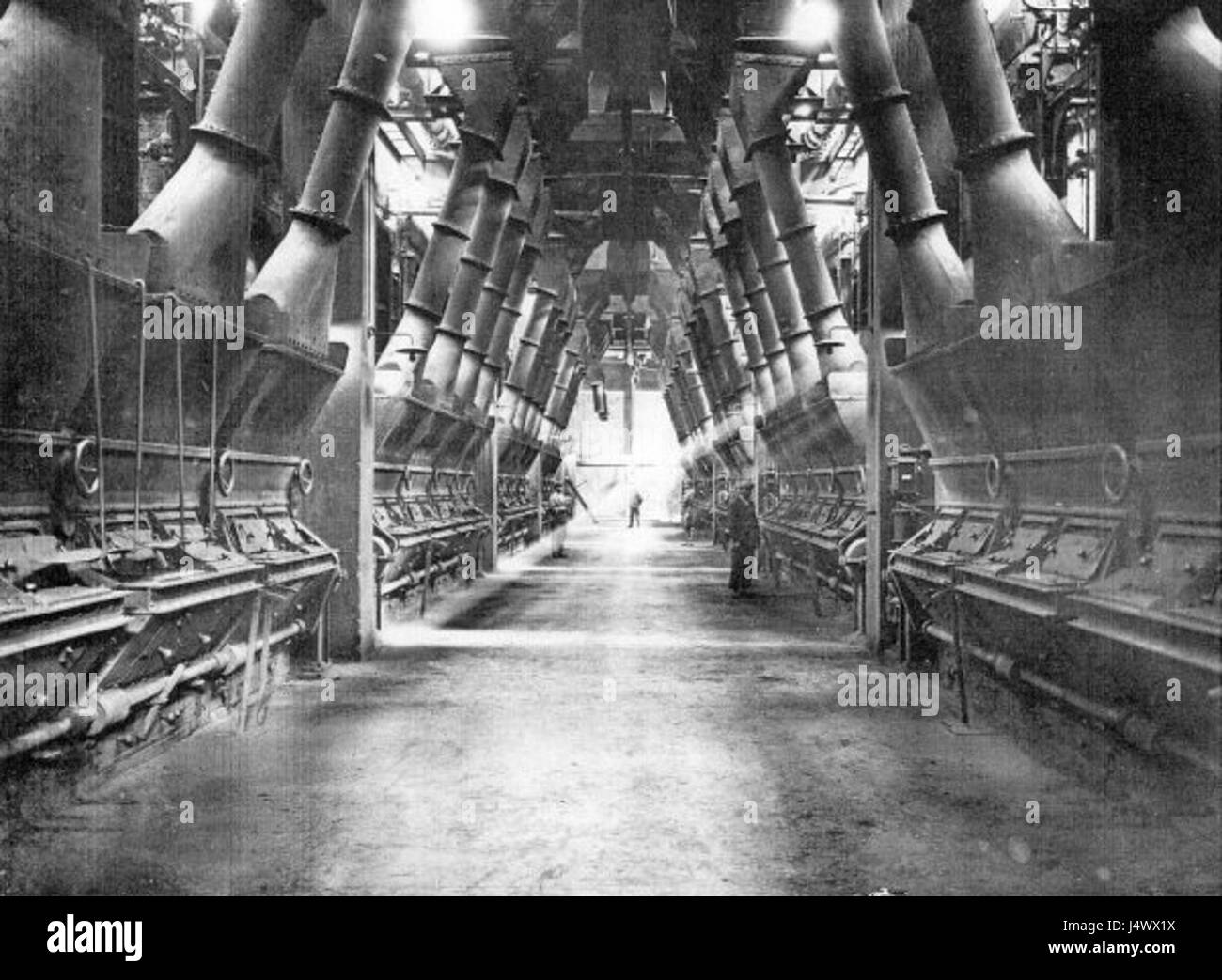 Gli "chaufferies rinascimentali di Usine" si riferiscono a un impianto di riscaldamento costruito nel 1926, che mostra l'architettura industriale e la tecnologia di produzione di energia dei primi anni del XX secolo. Foto Stock