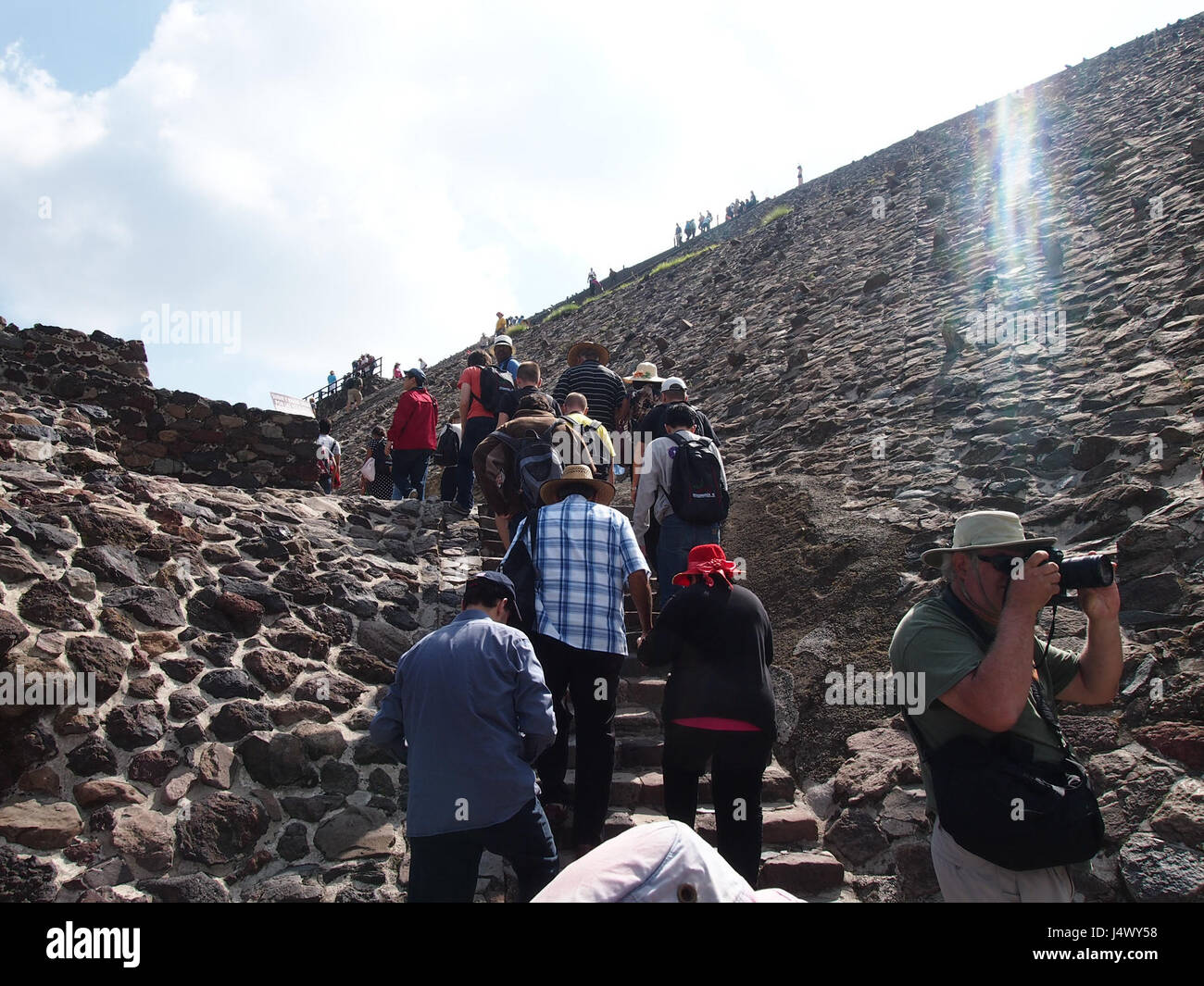 Wikimania 2 si riferisce a un evento relativo alla comunità Wikimedia. Questa particolare immagine potrebbe fare riferimento a un tempio o a un monumento durante l'evento, simboleggiando il significato culturale o intellettuale dell'incontro. Foto Stock