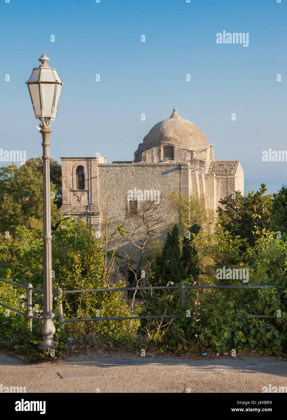 Storica chiesa di San Giovanni in Erice, cittadina collinare in Sicilia Foto Stock