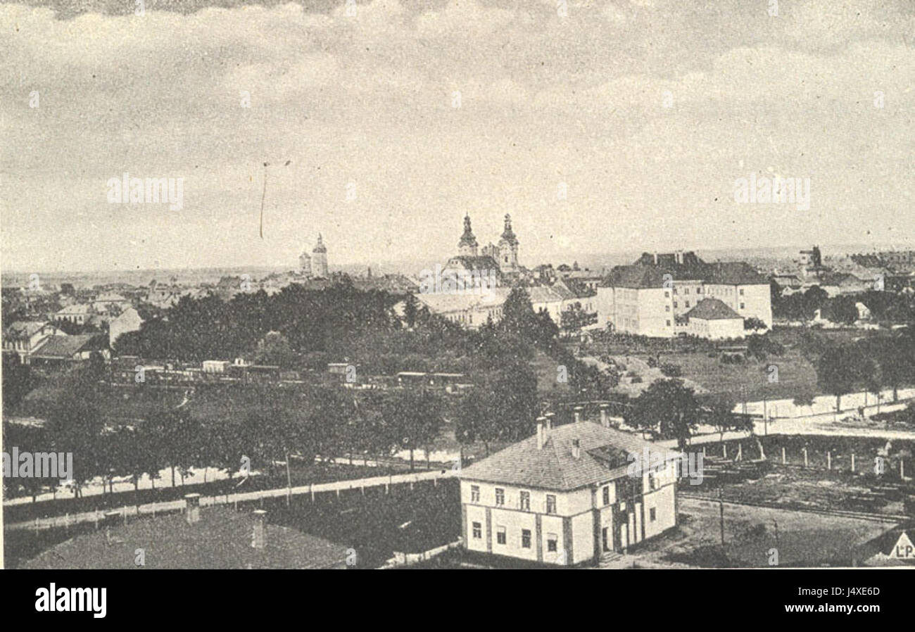 Questa fotografia di Uherske Hradiste, scattata nel 1914, mostra la storica città ceca all'inizio del XX secolo, mettendo in risalto l'architettura, le strade e la vita locale del periodo. Foto Stock