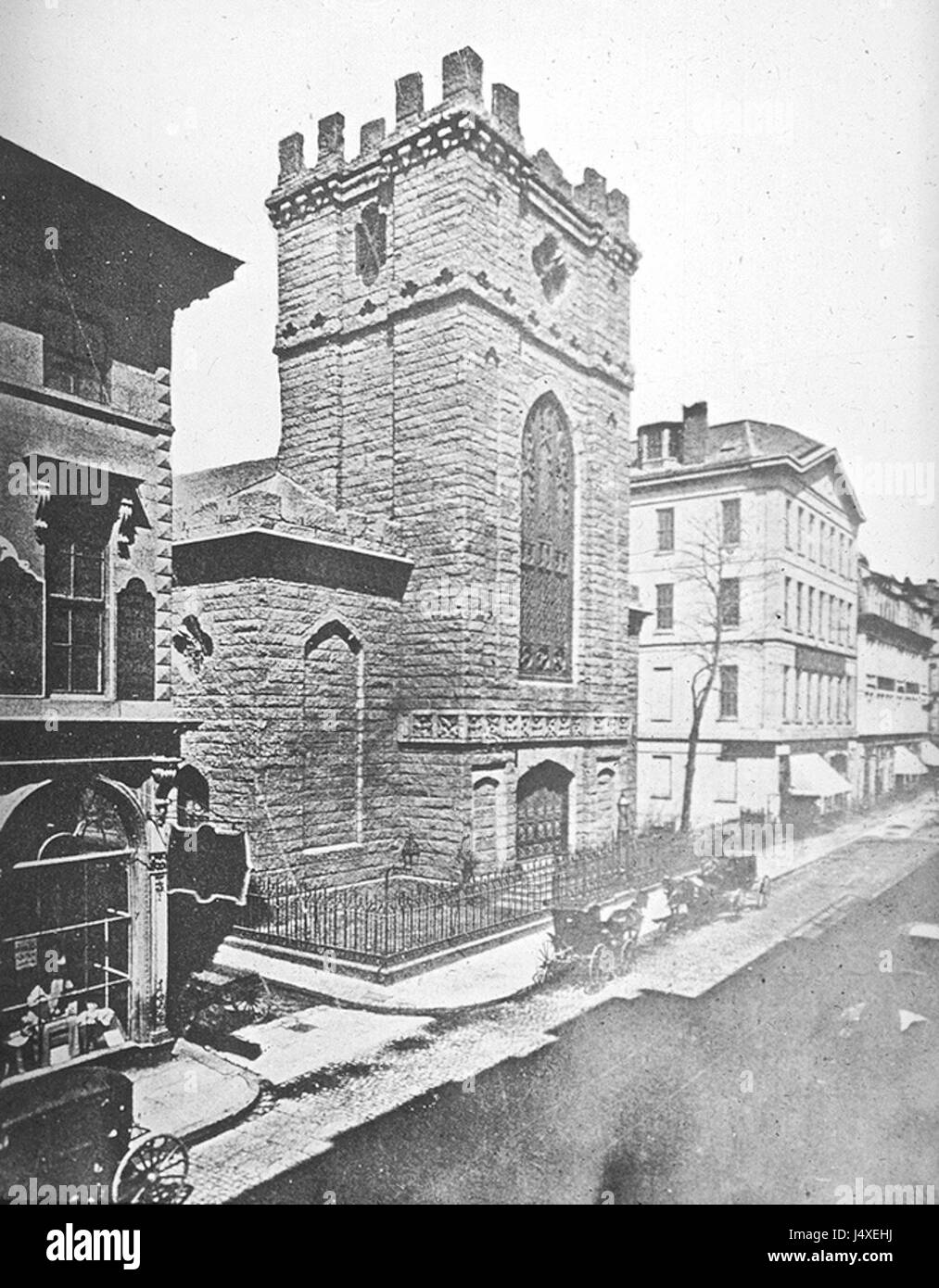 La Trinity Church di Boston è un simbolo architettonico della città. L'edificio, progettato da Henry Hobson Richardson, è noto per il suo stile romanico e per il ruolo significativo nella storia di Boston. Foto Stock