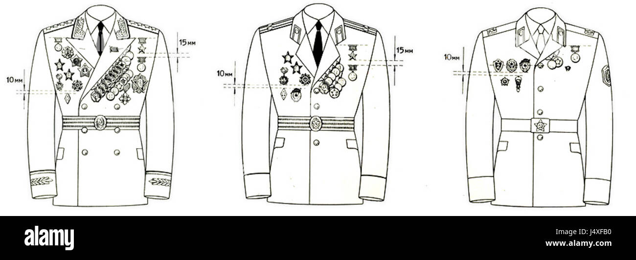 Indossare gli ordini e le medaglie dell'URSS riflette la gamma di premi militari e civili presentati dall'Unione Sovietica. Questi premi sono stati assegnati per atti di eroismo, servizio e contributi alla società sovietica, simboleggiando l'onore e il riconoscimento all'interno del sistema sovietico. Foto Stock