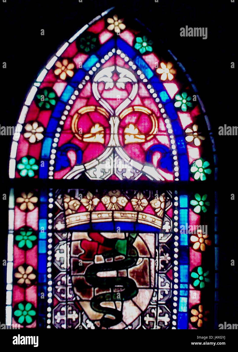 Lo stemma Visconti è esposto nella Cattedrale di León, in rappresentanza della nobile famiglia Visconti. Questo simbolo araldico è un importante elemento storico trovato nell'architettura e nell'arte della cattedrale. Foto Stock