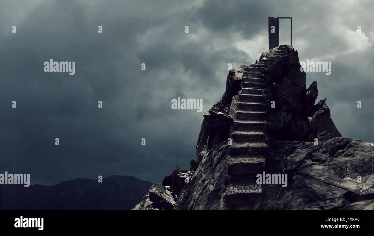 Una scalinata di pietra in salita e porta sulla sommità di esso. I supporti misti Foto Stock