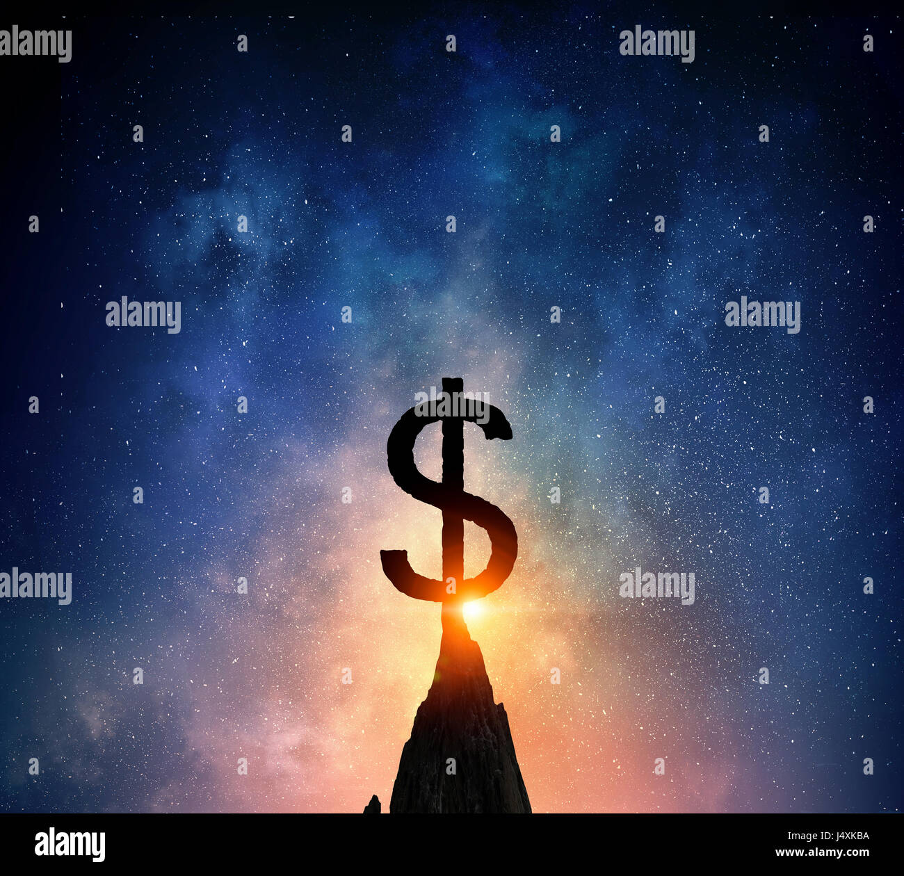 Simbolo del dollaro silhouette sul picco. I supporti misti Foto Stock