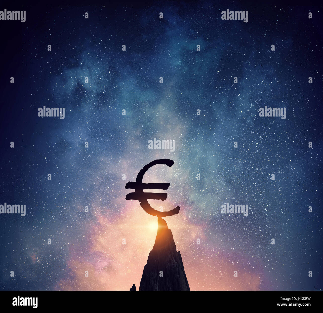 Simbolo Euro silhouette sul picco. I supporti misti Foto Stock