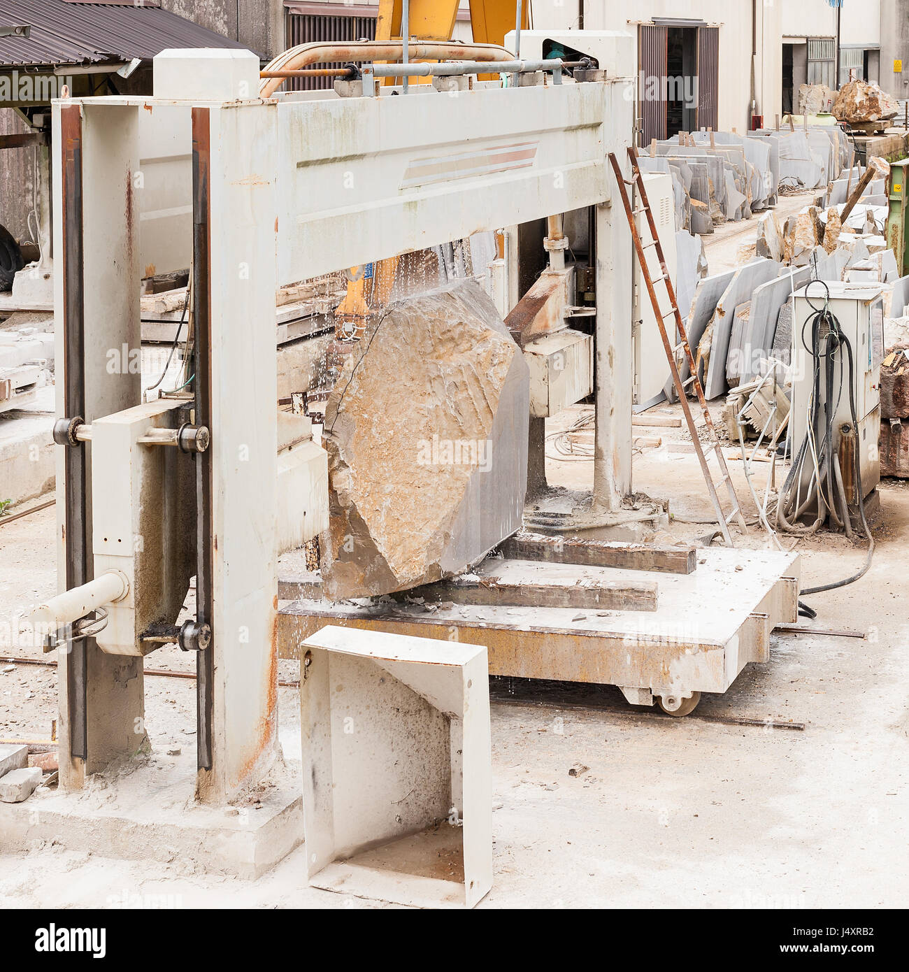 Macchine per il taglio di blocchi di marmo in lastre per edilizia Foto Stock