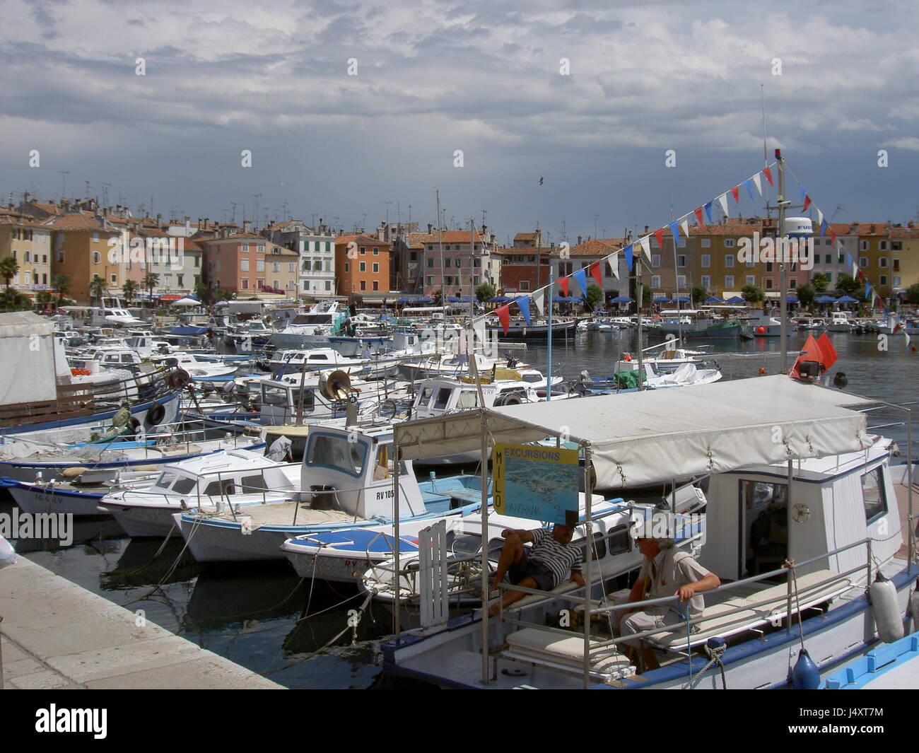 Visualizzare intorno al porto di Rovigno Foto Stock