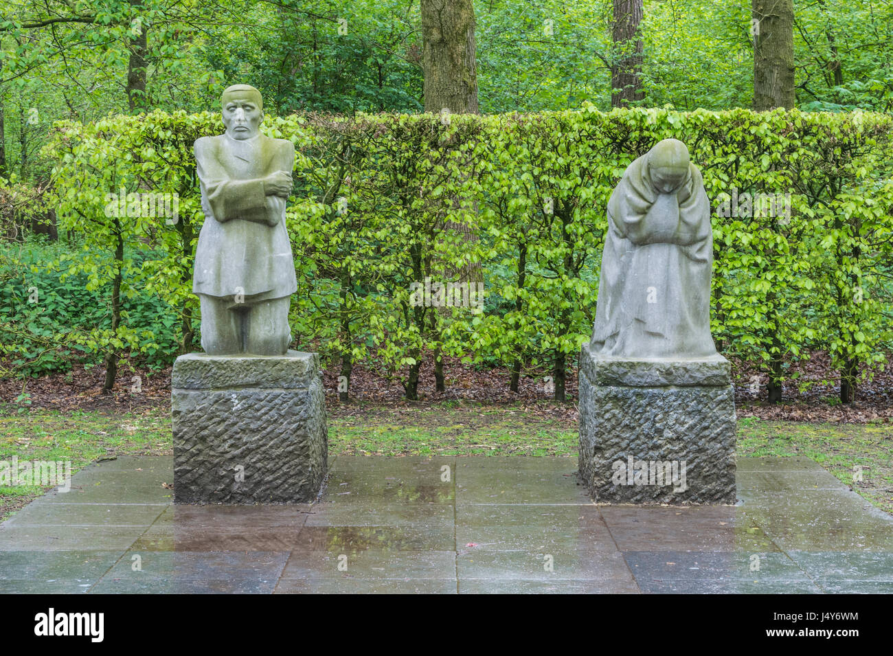 La prima guerra mondiale cimitero militare tedesco di Vladslo nelle Fiandre, sul campo di battaglia di salienti del Belgio Foto Stock