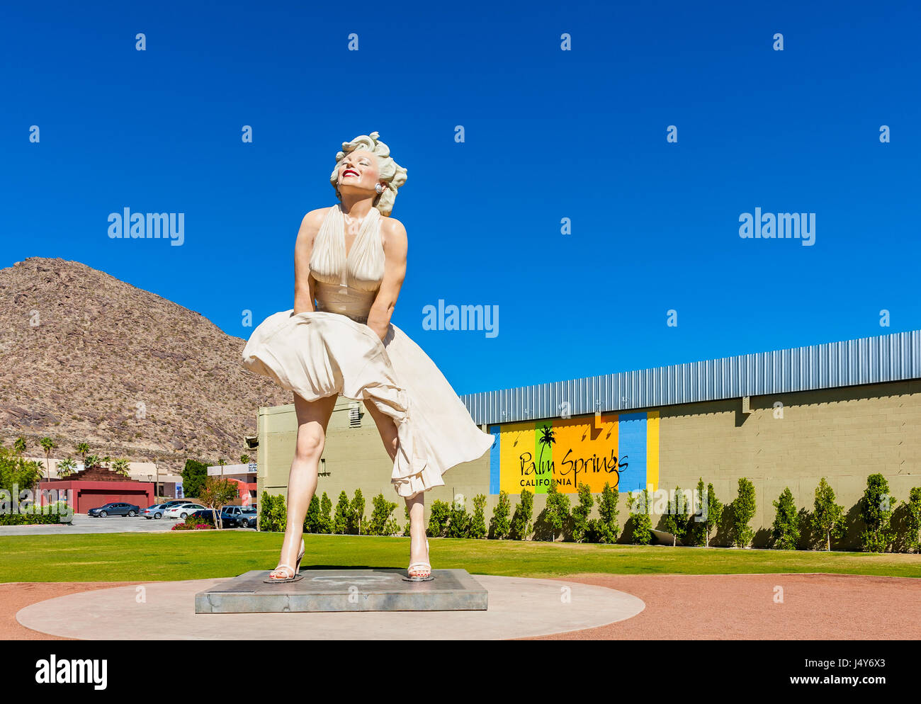 Marilyn Monroe scultura in Palm Springs, CA, Stati Uniti d'America. Marilyn Monroe è stato scoperto a Palm Springs. Foto Stock