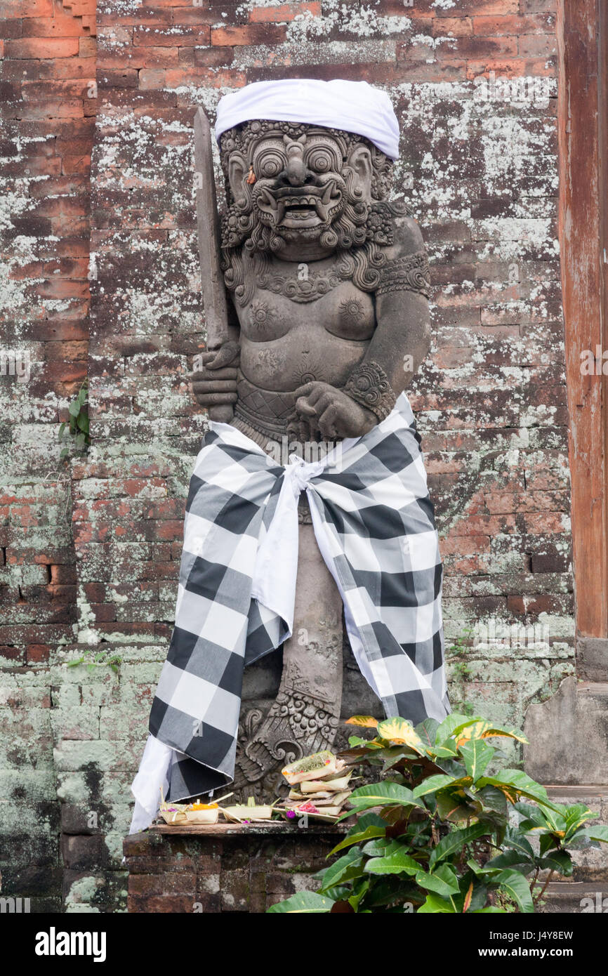 Balinese, tempio di pietra statua, Denpasar, Bali, Indonesia Foto Stock