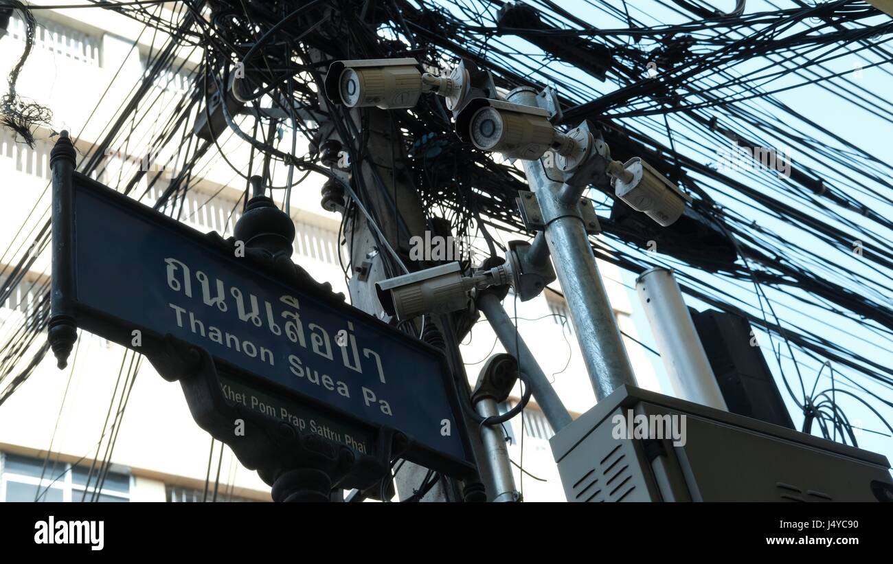 Il marciapiede Mercato delle pulci sulla Thanon Suea Pa Chinatown Bangkok in Thailandia Foto Stock