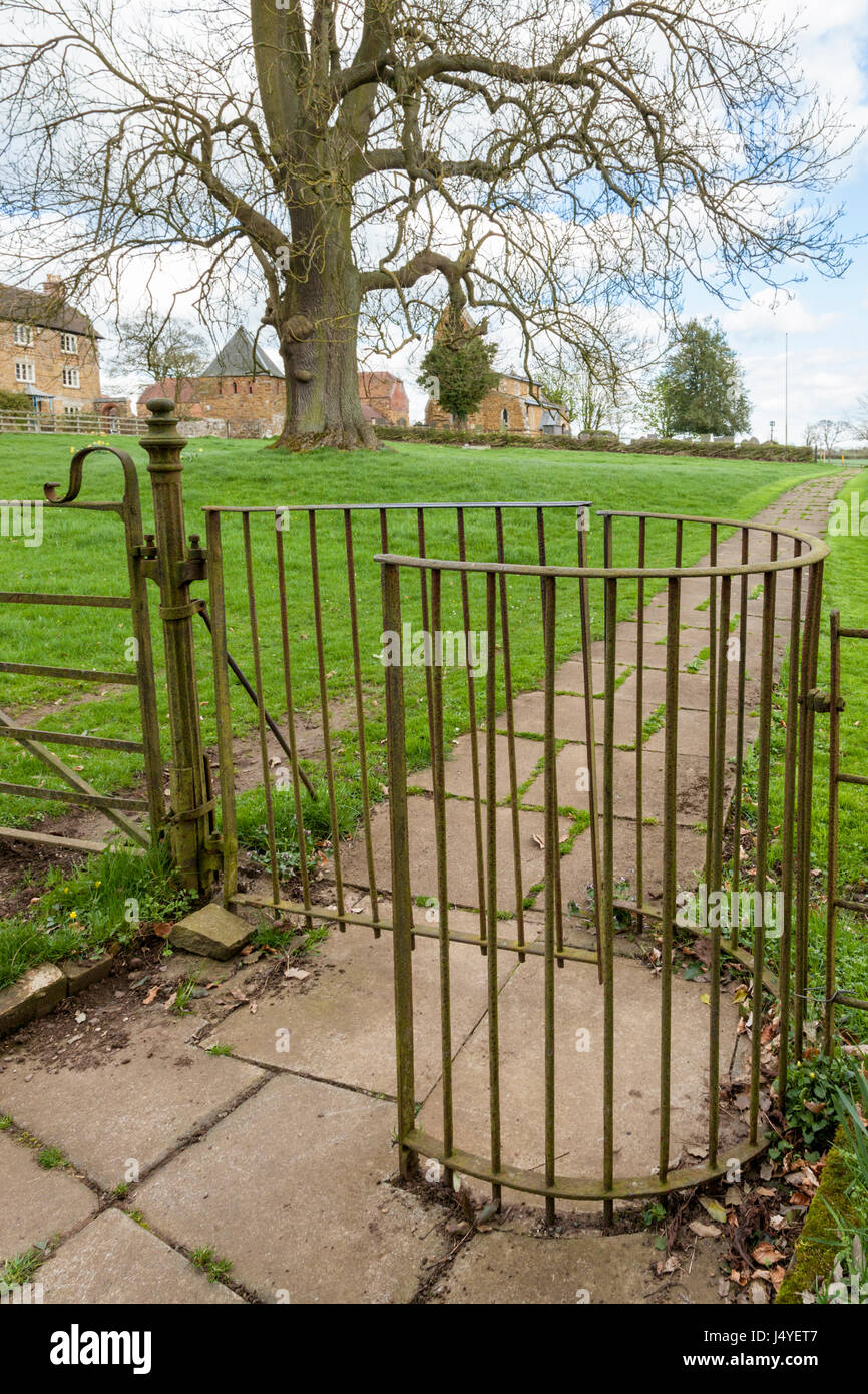 Ferro da stiro kissing gate, Wartnaby, Leicestershire, England, Regno Unito Foto Stock