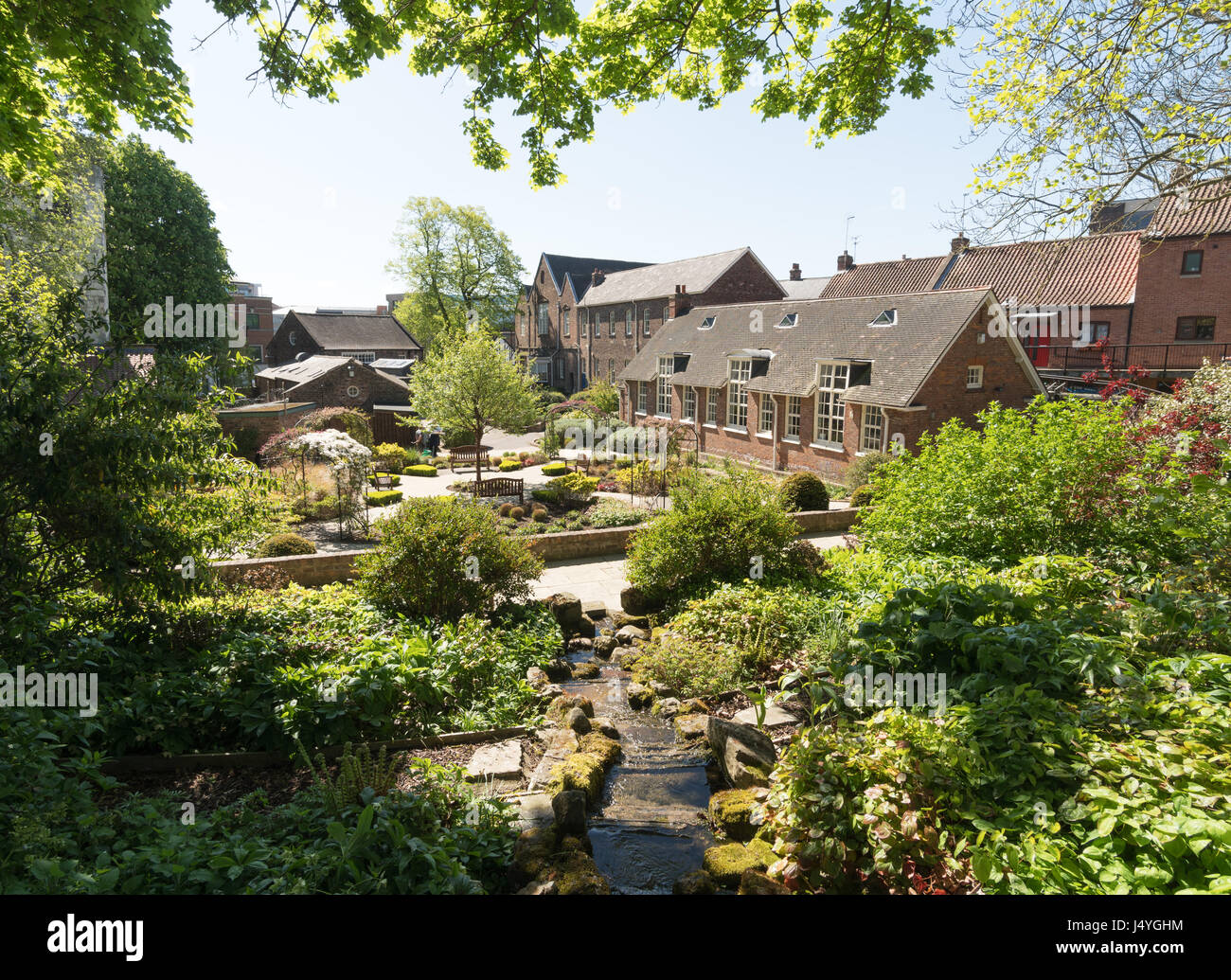 Sant'Antonio giardino, Peasholme verde, York, North Yorkshire, Inghilterra, Regno Unito Foto Stock