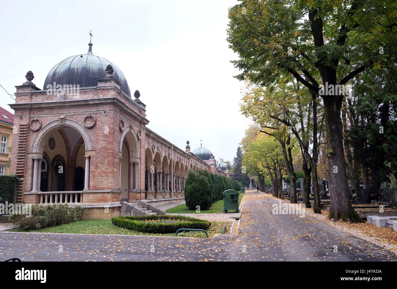 Il Mirogoj cemetery è un cimitero parco, uno dei più famosi siti di Zagabria in Croazia il 10 ottobre 2015. Foto Stock