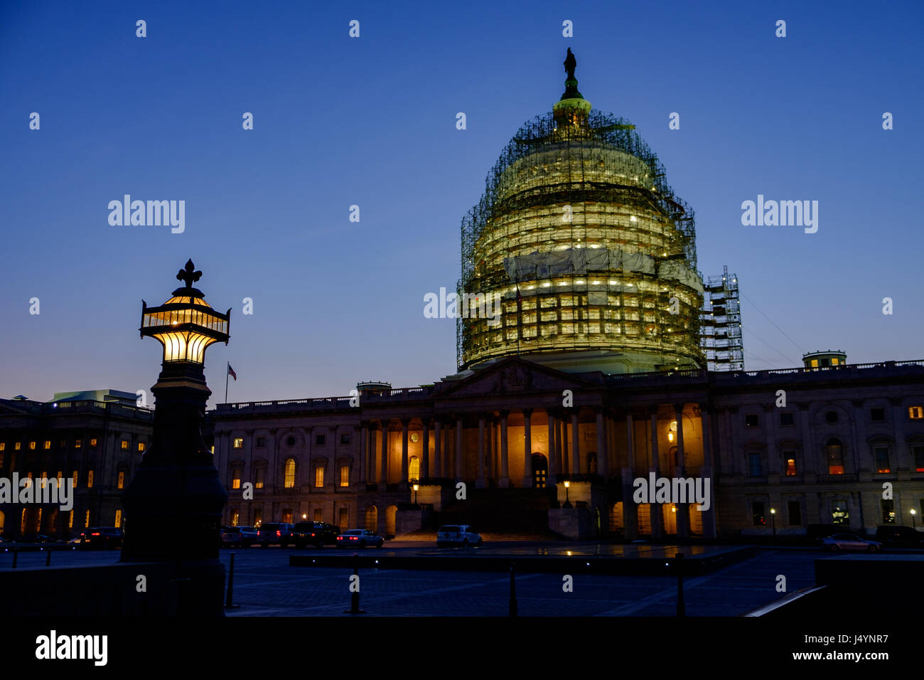Stati Uniti Capitol di notte con i ponteggi, Washington DC Foto Stock