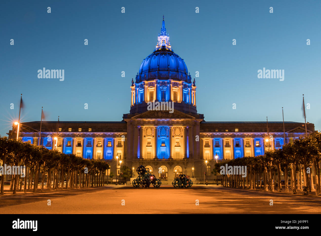 San Francisco City Hall di Golden State Warriors colori. Foto Stock