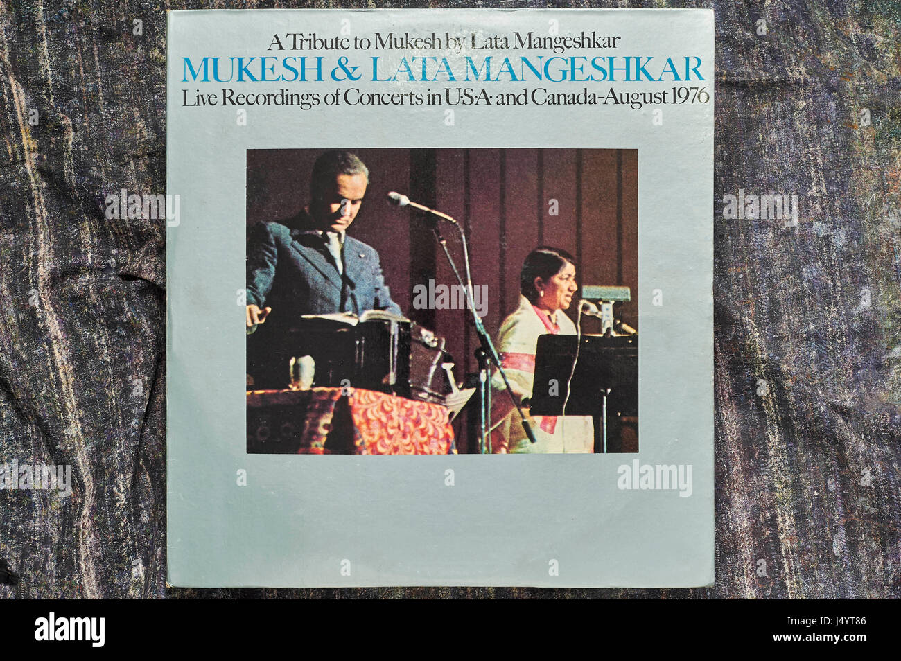 Lunga copertina di Mukesh e Lata Mangeshkar, India, Asia Foto Stock