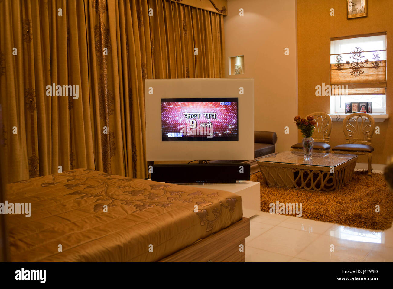TV in camera da letto, India, Asia Foto Stock