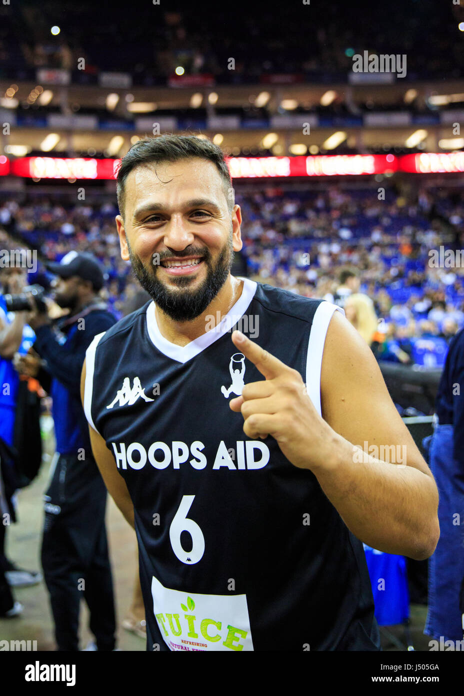 O2 Arena, Londra, Regno Unito, 14 maggio 2017. Imprenditore Joe Fournier. Celebrità partecipare e giocare nella annuale degli aiuti Hoops Gioco di basket, la raccolta di fondi in aiuto della lancia hagghith's Sports Traider carità. Il gioco avviene prima della BBL league Playoff Final 2017. Credito: Imageplotter News e sport/Alamy Live News Foto Stock