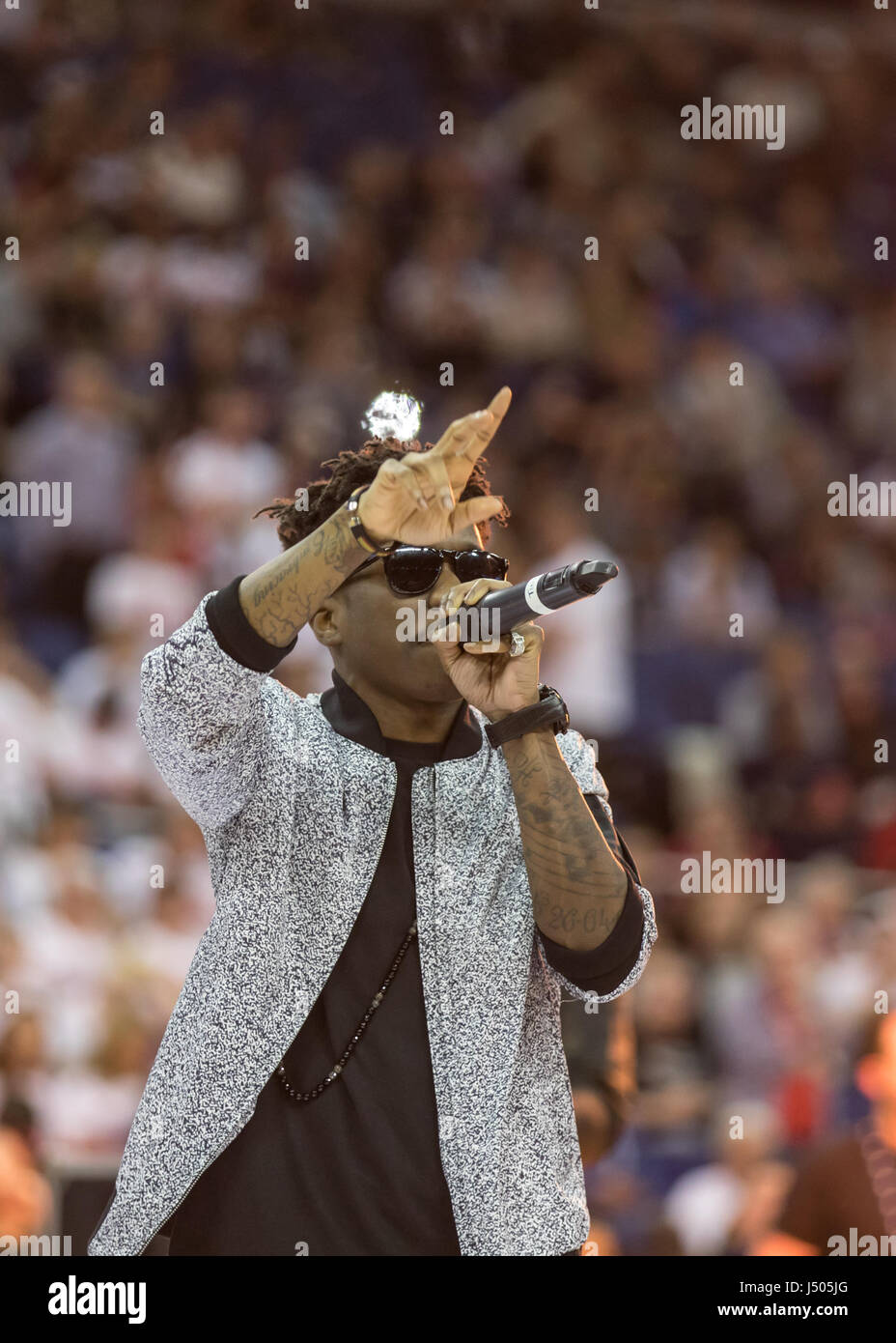 Londra, Regno Unito. 14 Maggio 2017.Tinchy Stryder esegue come parte di Cerchi aiuto, in congiunzione con la BBL e WBBL basketball play-off finali. Carol credito moiré/Alamy Live News. Foto Stock