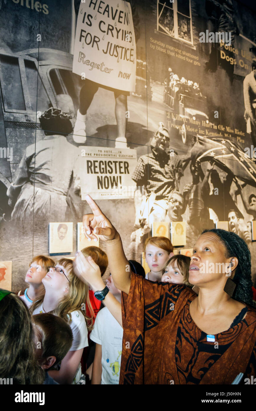 Montgomery Alabama, Civil Rights Memorial Center, centro, Black Blacks African Africanans etnico minoranza, adulti adulta donna donne donna donna donna donna, punti, ragazzo b Foto Stock