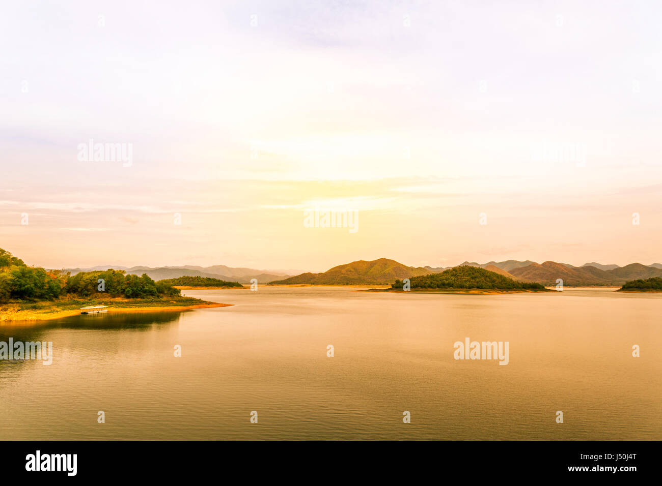 Vista lago a Kaeng Krachan Parco Nazionale della Thailandia Foto Stock