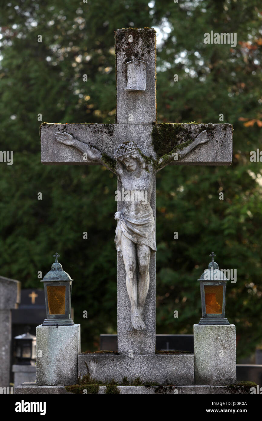 Crocifissione, cimitero Mirogoj a Zagabria in Croazia il 28 ottobre 2013. Foto Stock