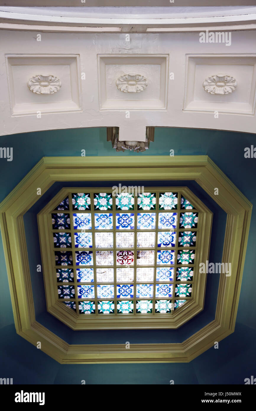 Alabama Dallas County, Selma, camera di commercio, ex biblioteca Andrew Carnegie, soffitto, vetrate colorate, design, tour in viaggio dei visitatori Foto Stock