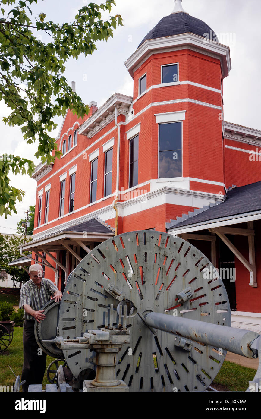 Alabama, Contea di Dallas, Selma, Water Avenue, Old Depot Museum, patrimonio regionale, storia, collezione, turbina munizioni, anziani cittadini, uomo Foto Stock