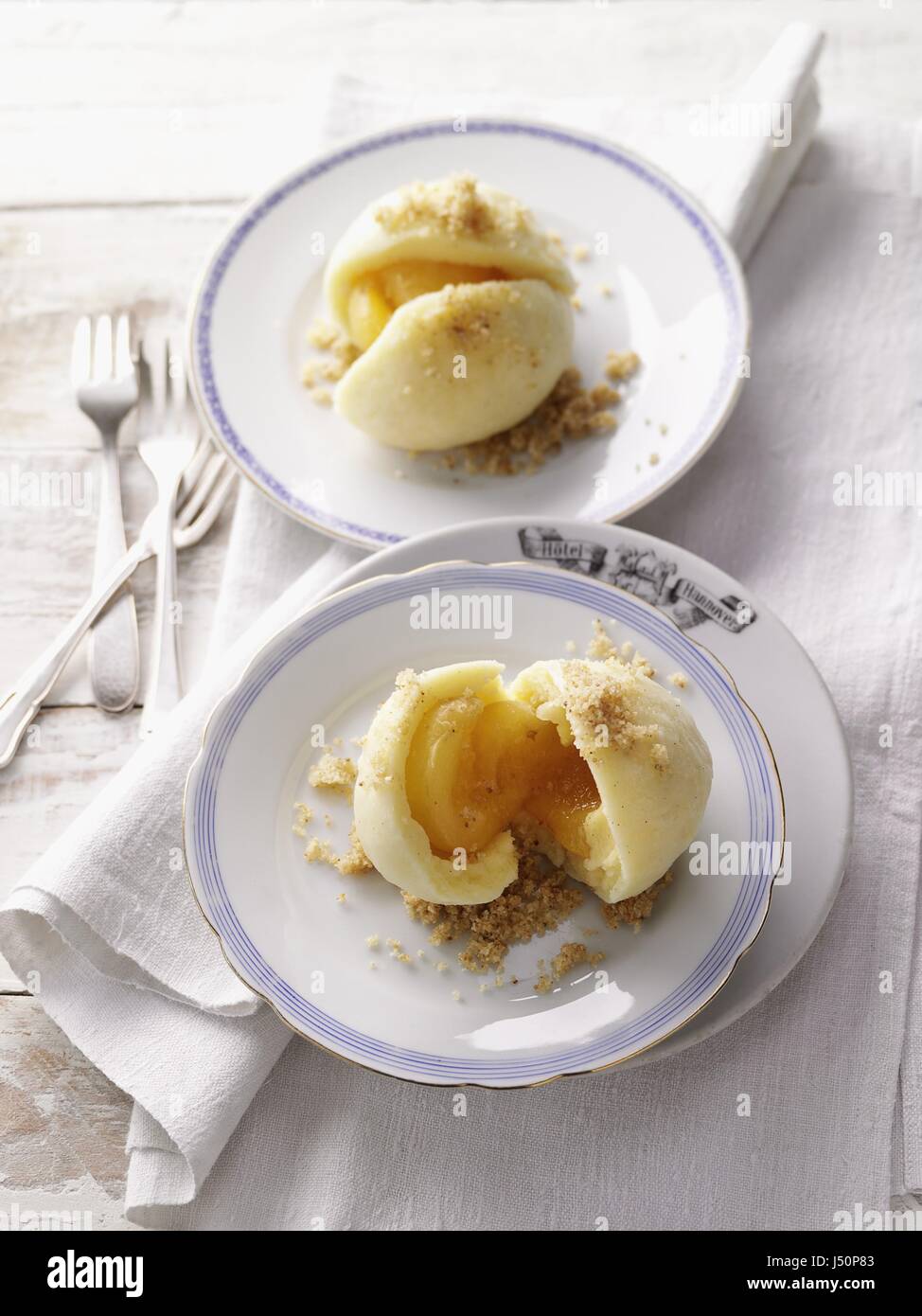 La patata dolce polpette riempite con albicocche Foto Stock