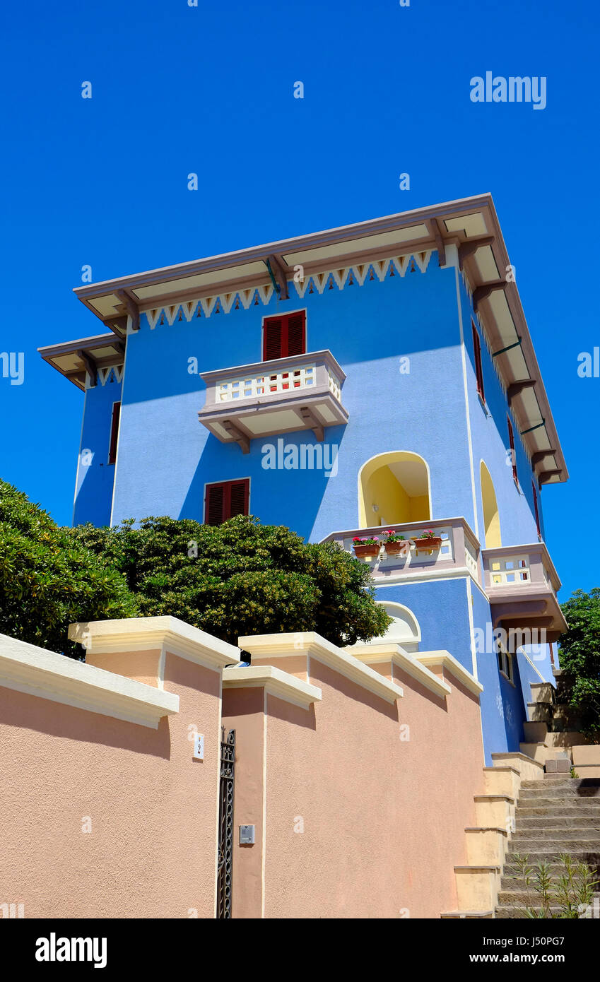 Dipinto di blu villa, Alghero, Sardegna, Italia Foto Stock