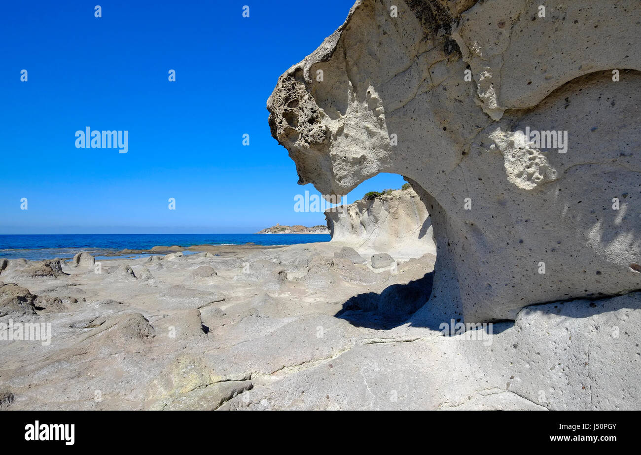 Insolita formazione di scogliera, Bosa, Sardegna, Italia Foto Stock