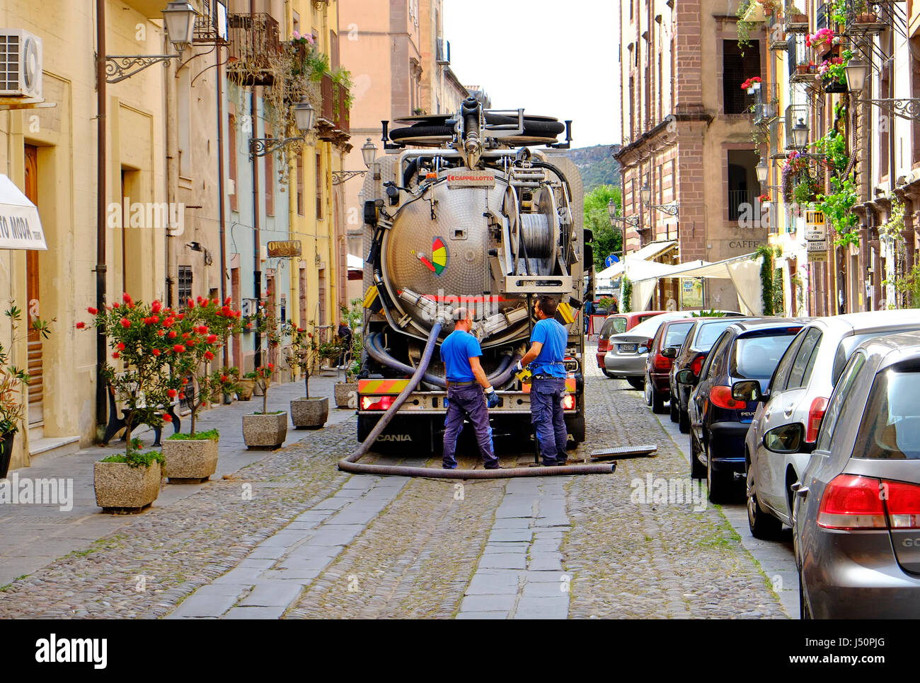 Pulizia di scarico veicolo, Bosa, Sardegna, Italia Foto Stock