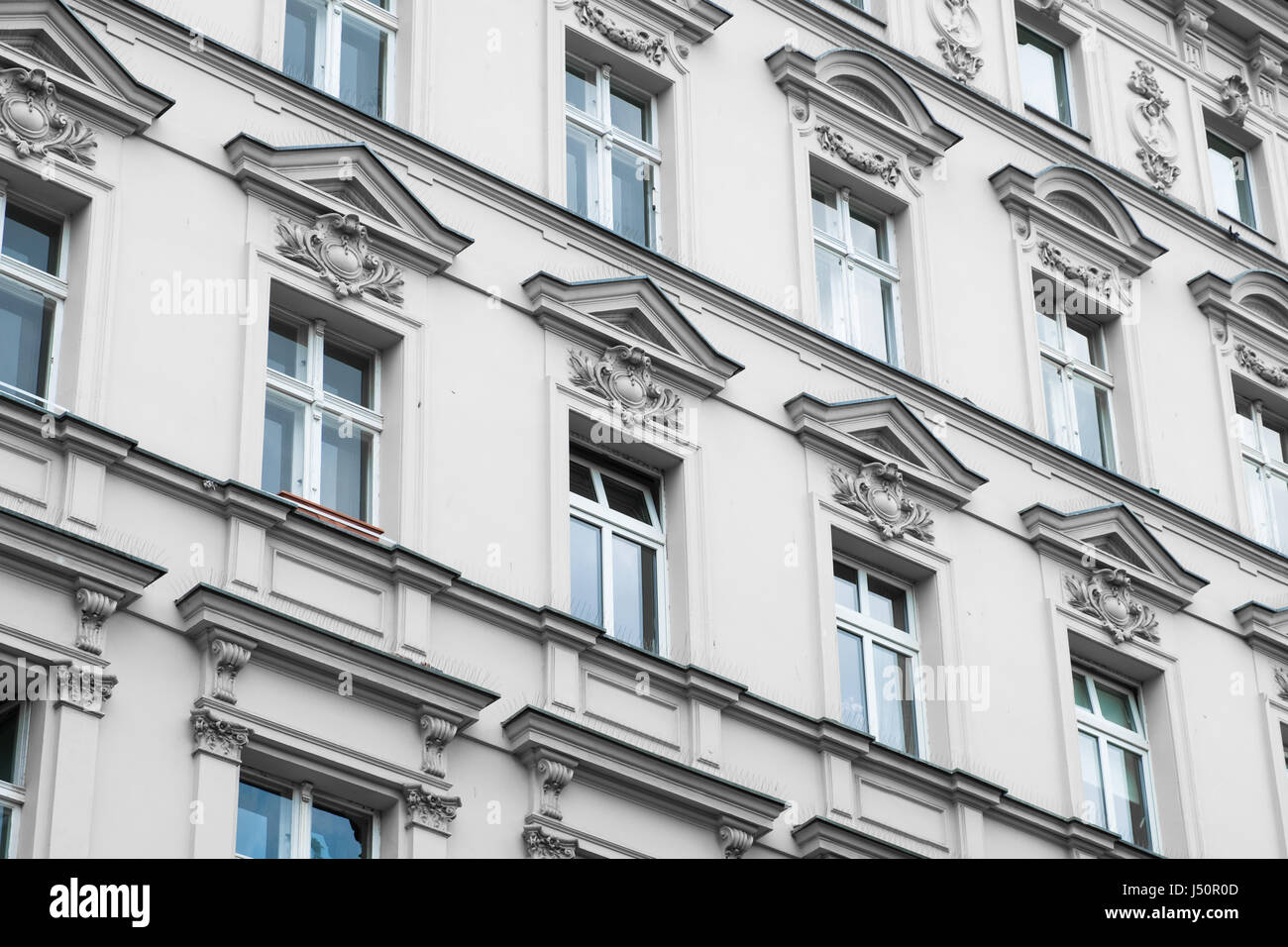 Vecchio edificio residenziale della facciata - facciata restaurata, Berlino Foto Stock