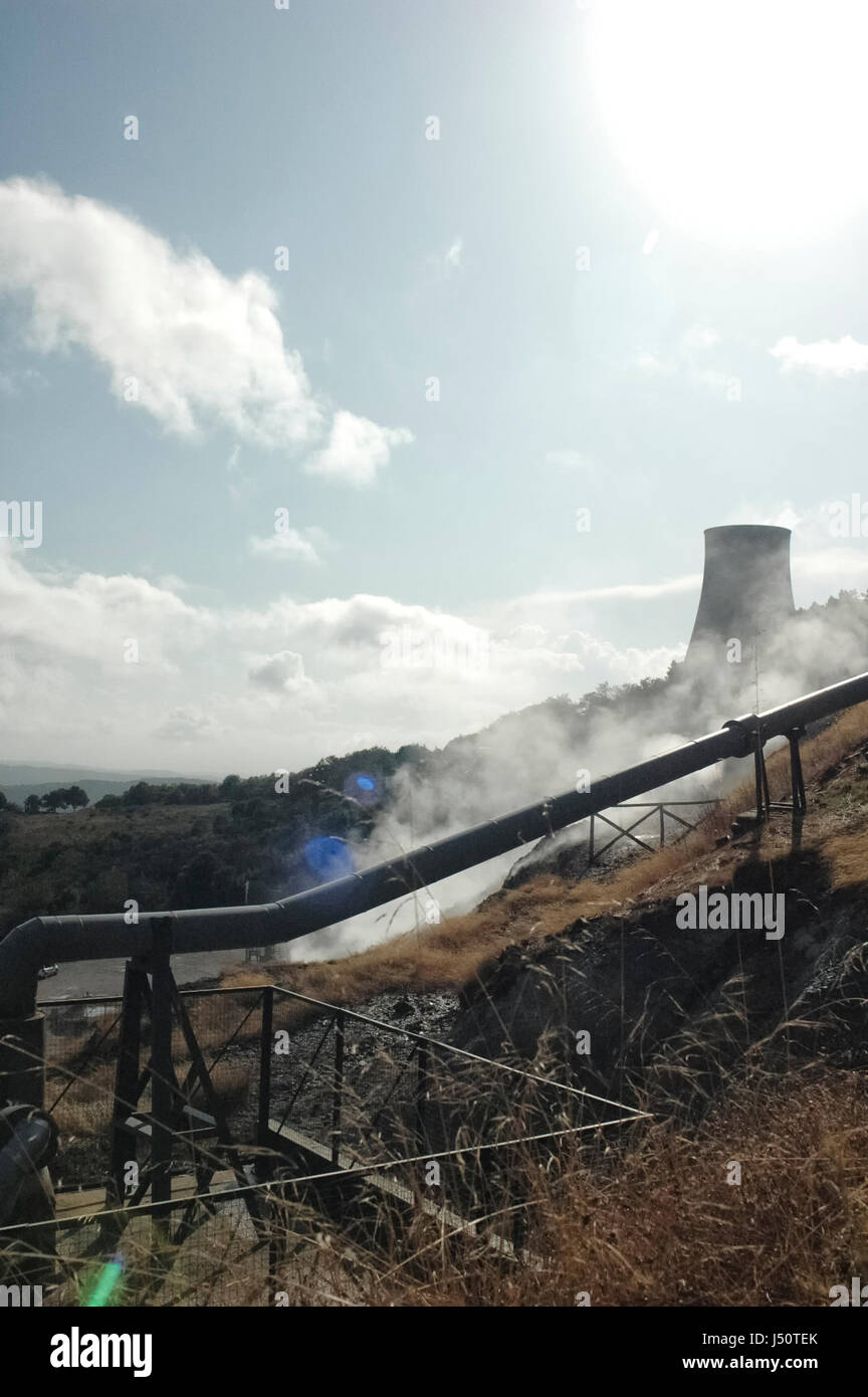 Vista di una energia geotermica impianto di alimentazione Foto Stock