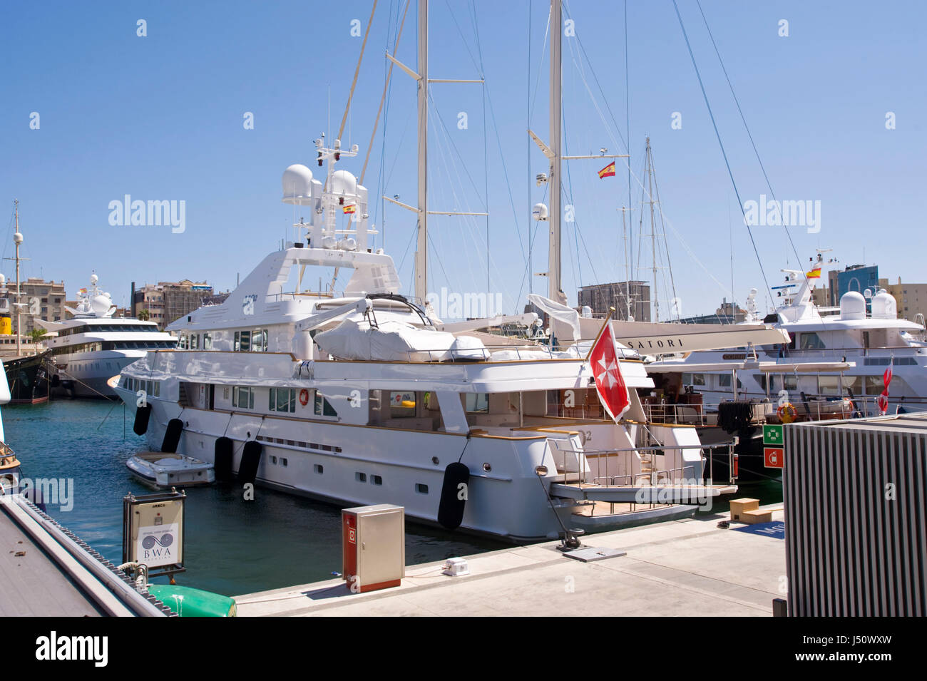 Super yacht ormeggiati a Port Vell di Barcellona Spagna ES UE Foto Stock