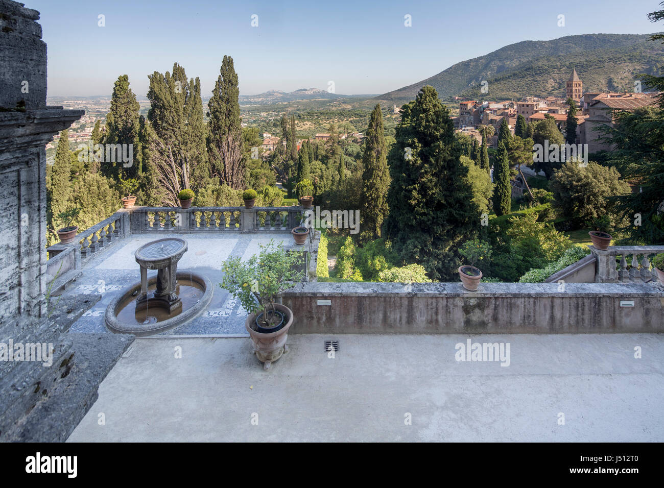 Fontana del treppiede e giardini, Villa d'Este, Tivoli, vicino Roma, Italia Foto Stock