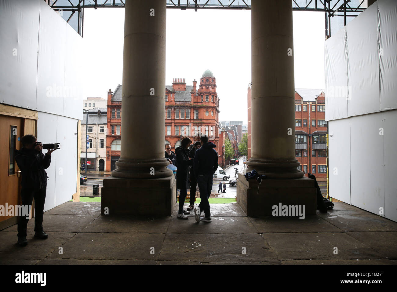 Triatleta Jonny Brownlee chat con la BBC al Jonny Brownlee pietra miliare nella città di acquisizione a Leeds Town Hall, precedendo la Columbia Threadneedle World Triathlon Leeds il decimo e undicesimo Giugno 2017.PRESS ASSOCIATION foto. Picture Data: lunedì 15 maggio, 2017. Foto di credito dovrebbe leggere: Barrington Coombs/PA FILO Foto Stock