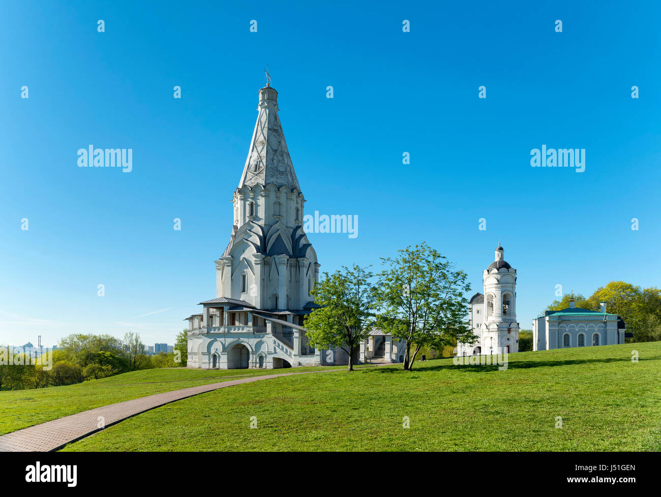 Sunny mattina di primavera al parco Kolomenskoe, Mosca, Russia Foto Stock