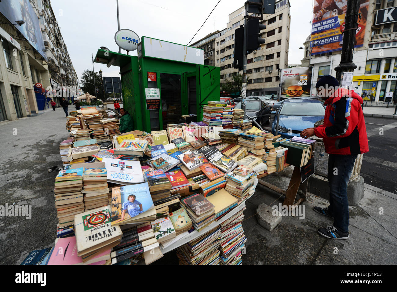 Libro usato in stallo nel centro di Bucarest. Foto Stock