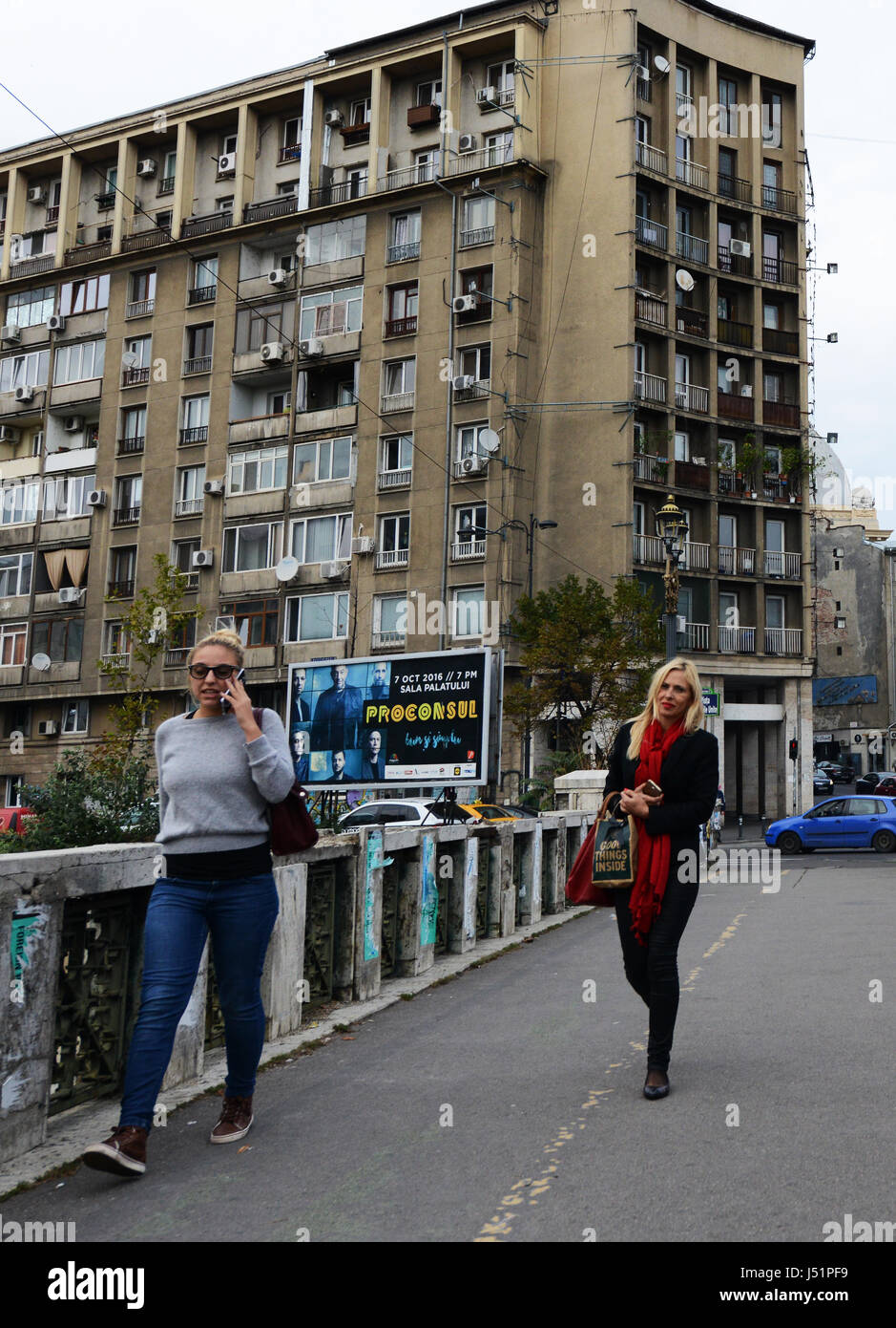 Vecchio stile Soviet edifici nel centro di Bucarest. Foto Stock